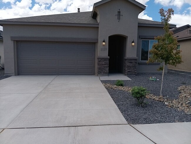 Building Photo - Beautiful 3 bedroom, 2 bathroom home in Rio Rancho, NM! Showings available!