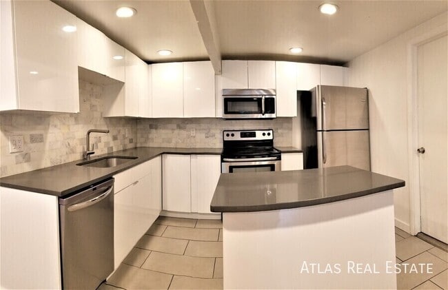 Foto del edificio - 1568 Youngfield St