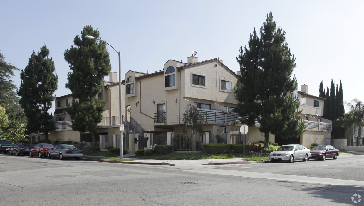 Primary Photo - Helena Apartments