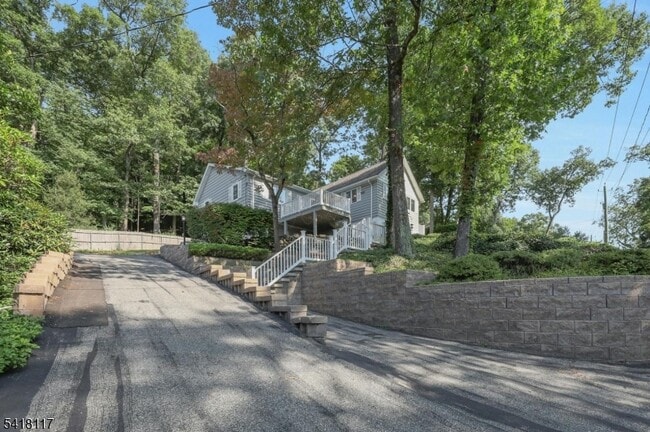 Building Photo - 336 Lakeview Ave