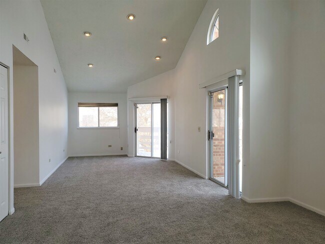 Building Photo - 1112 Courtland Dr