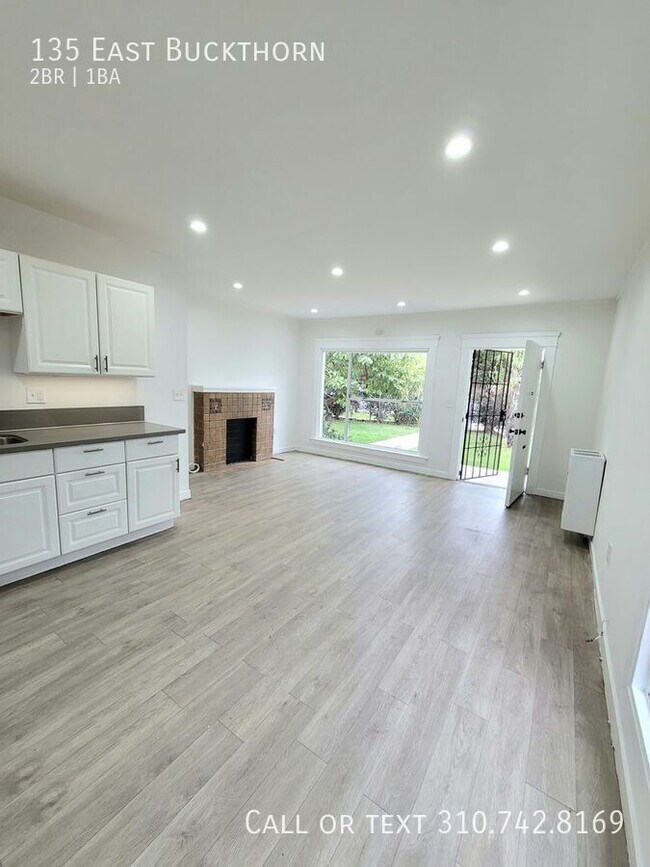 Foto del edificio - 135 East Buckthorn-