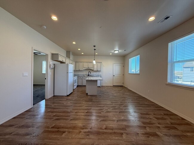 Building Photo - 4823/4825 Barbera St