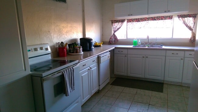 Building Photo - 2395 Jade Ave