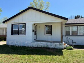 Building Photo - 3932 E 1st St