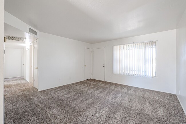 Foto del edificio - Value priced property in Central Peoria!