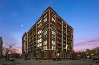 Building Photo - 320 E 21st St