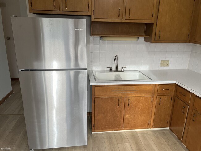 Foto del edificio - 2 br, 1 bath Triplex - 621 Broad St