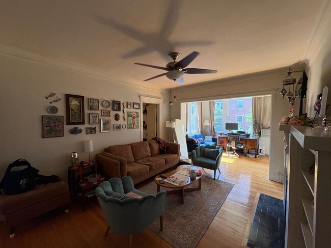 Foto del edificio - 3615 N Pine Grove Ave
