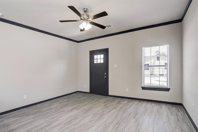 Foto del edificio - 8103 Glass St