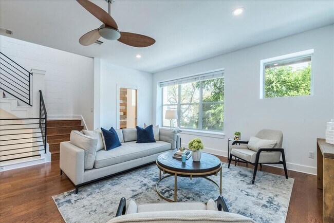 Foto del edificio - 2608 E 6th St