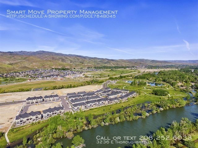 Foto del edificio - 3236 E Thoroughbred Ln