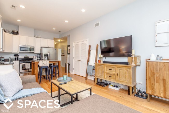 Building Photo - 1359 W Barry Ave