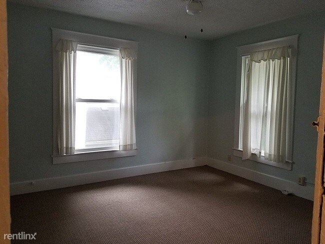 Foto del edificio - 827 W Riverside Ave