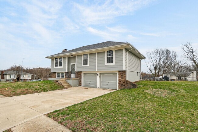 Foto del edificio - Spacious 3-Bed/2-Bath Home in Independence!