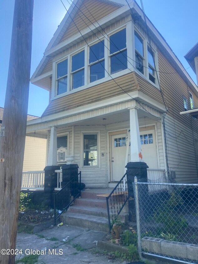 Primary Photo - 533 Paige St