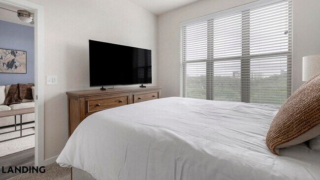 Building Photo - 14015 Univ Pass