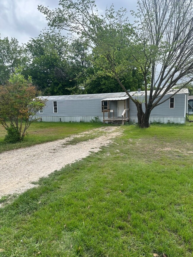 Building Photo - 3401 Lauren Dr