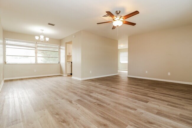 Foto del edificio - 2319 Surrey Ln