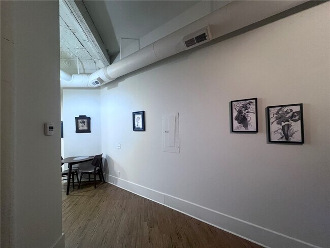 Foto del edificio - 116 N Broadway St