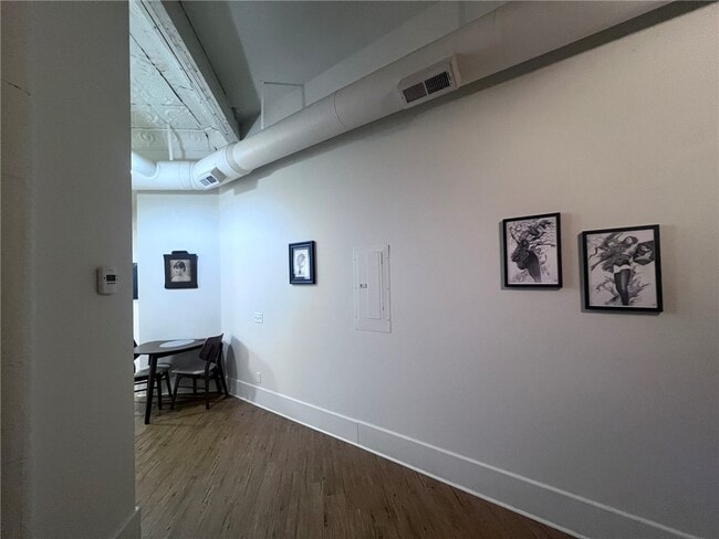 Building Photo - 116 N Broadway St