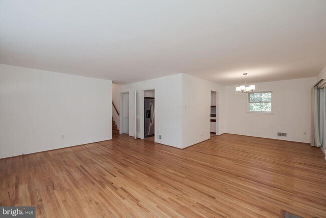 Building Photo - 5720 Anola Ct