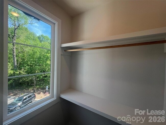 Foto del edificio - 1360 Briar Creek Rd