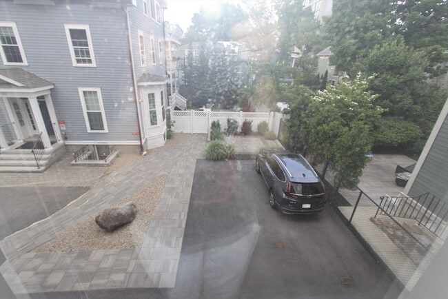 Building Photo - 160 Allston St