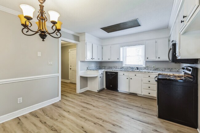 Building Photo - 412 Circle Dr