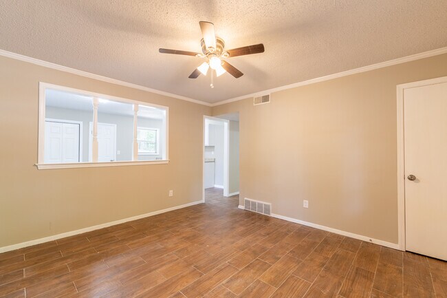 Foto del edificio - 4468 Tarleton Dr