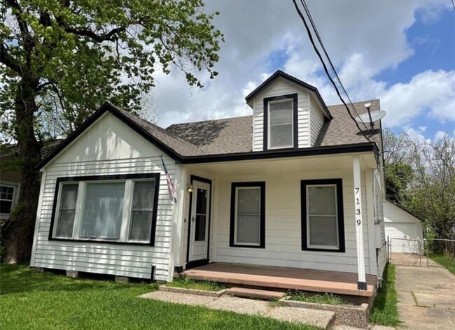 Foto del edificio - 7139 Linden St