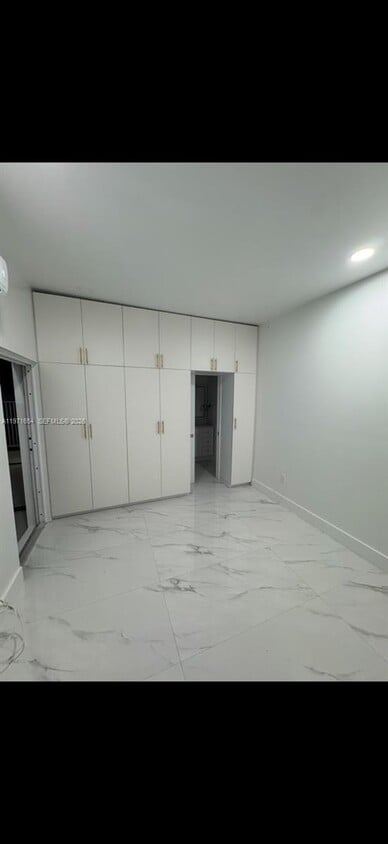 Building Photo - 12501 SW 84th Avenue Rd