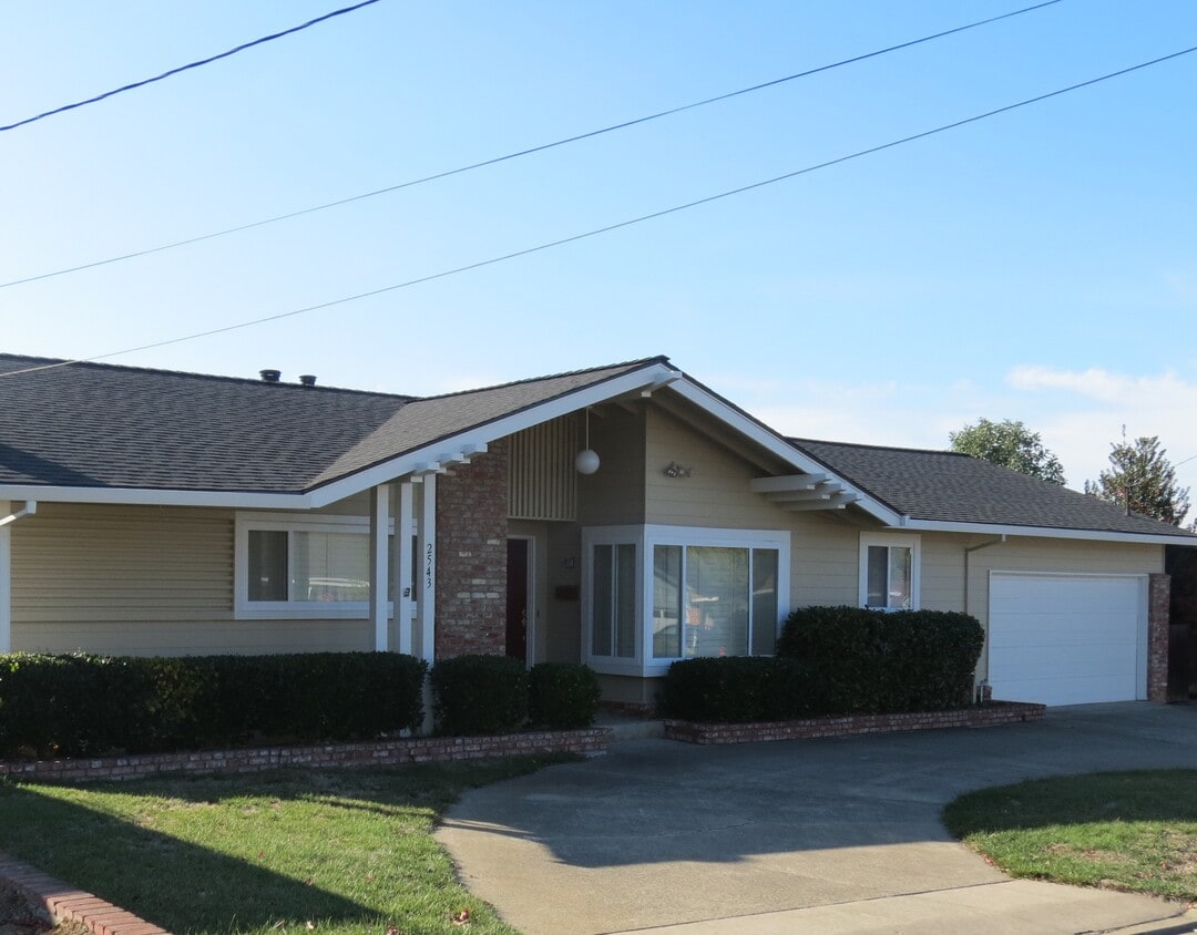 Primary Photo - 2543 Oakes Dr