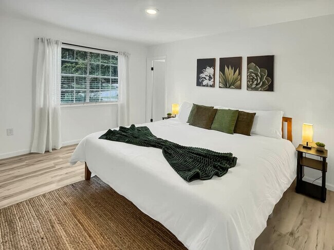 Foto del edificio - 216 Pinecrest Pl