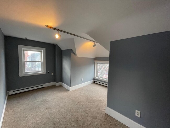 Building Photo - 19 Miller Ave