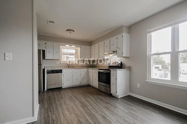 Foto del edificio - 3401 Blackstone St