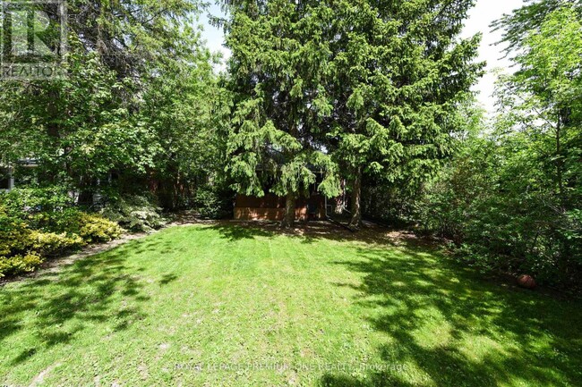 Building Photo - 560 Prince Edward Dr N