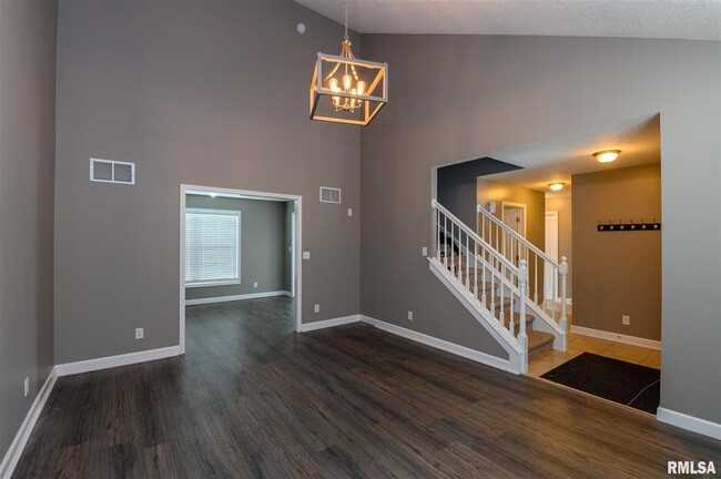 Foto del edificio - 1219 W 61st St