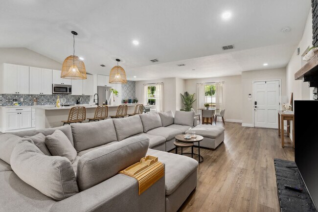 Foto del edificio - 4520 Lake Gem Cir