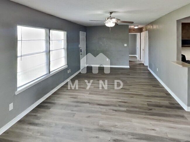Building Photo - 1113 Arnold Dr