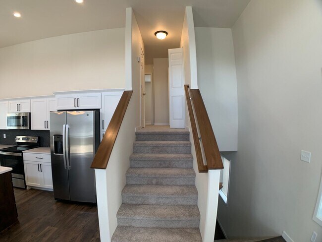 Building Photo - 3 Bed 2 Bath Single Family Home - Rent Wit...