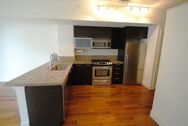 Building Photo - 2911 2nd Ave