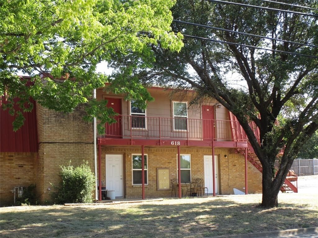 Primary Photo - 614 Londonderry Ln