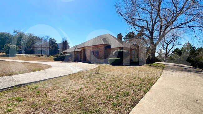 Foto del edificio - 10 Cypress Ct