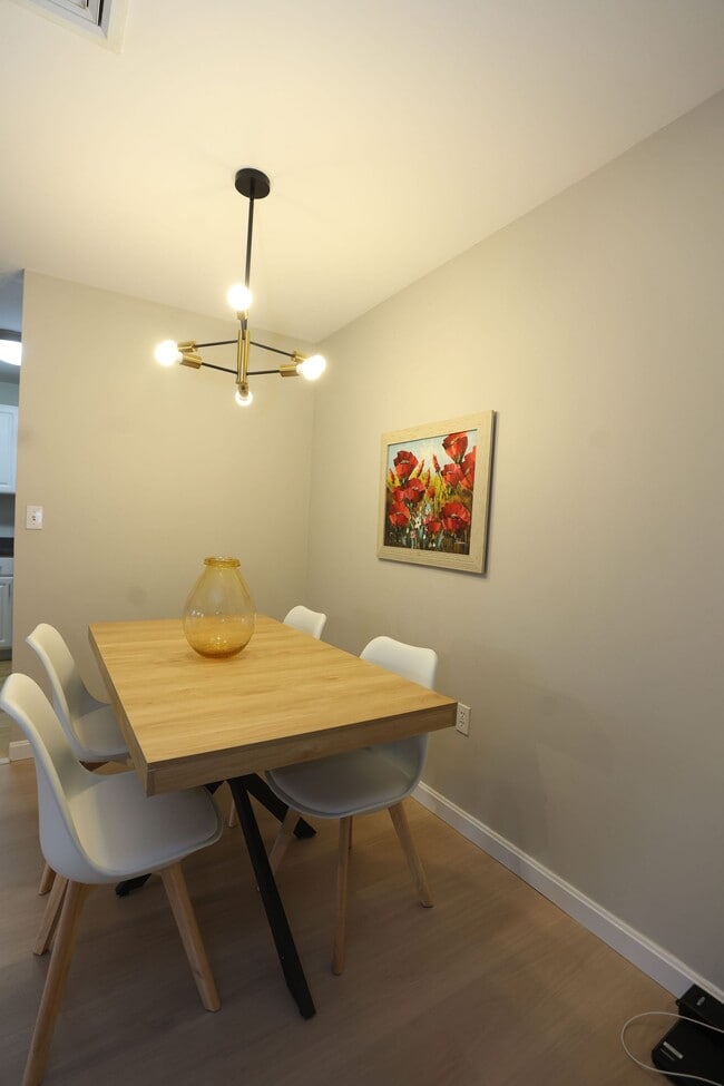 Photo - 30 Franklin St Apartments