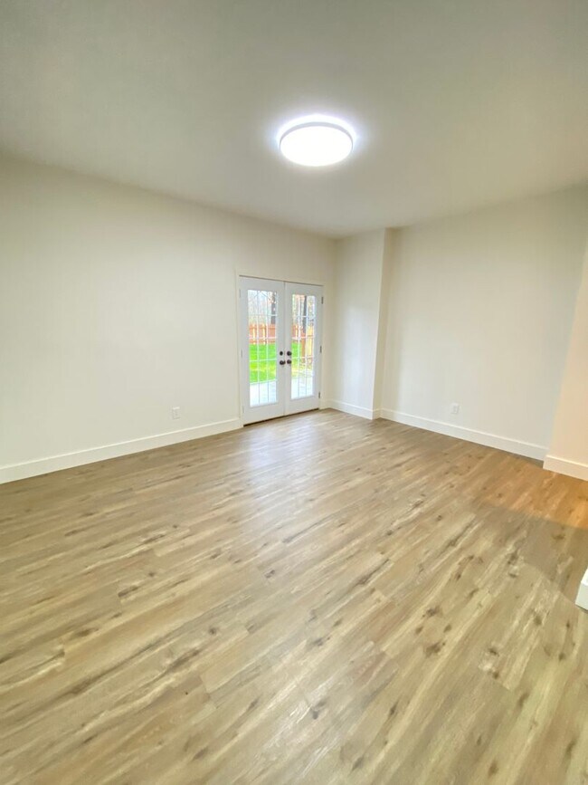 Building Photo - Gorgeous Home Newly Renovated in Auburn!