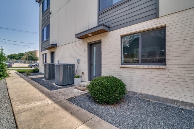 Foto del edificio - Prime Lower Greenville location with an open floorplan!