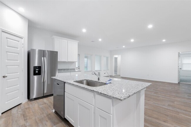 Foto del edificio - 7418 Elm Lndg Ln