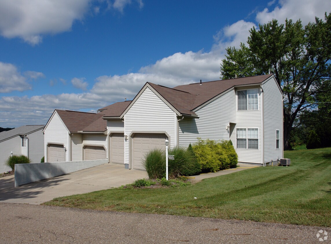 11181136 Pittsburg Ave NW, North Canton, OH 44720 Apartments North