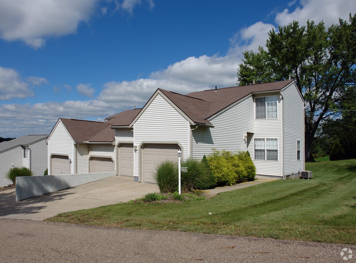 11181136 Pittsburg Ave NW, North Canton, OH 44720 Apartments in